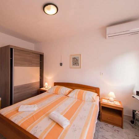 Apartmani Katija Komiza Luaran gambar