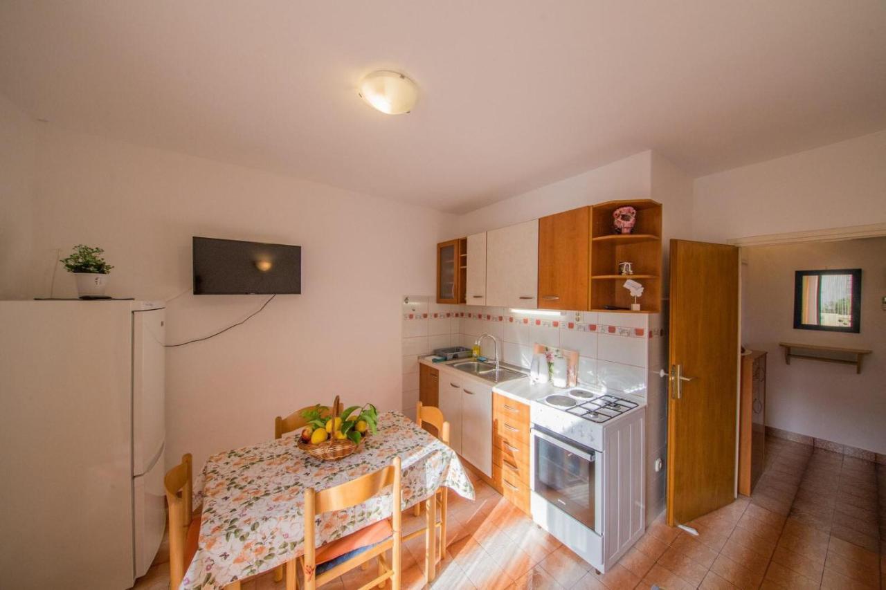 Apartmani Katija Komiza Luaran gambar
