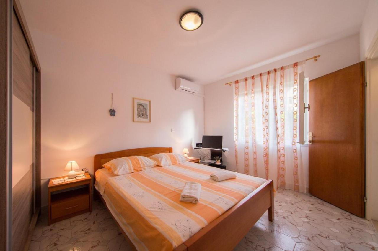 Apartmani Katija Komiza Luaran gambar