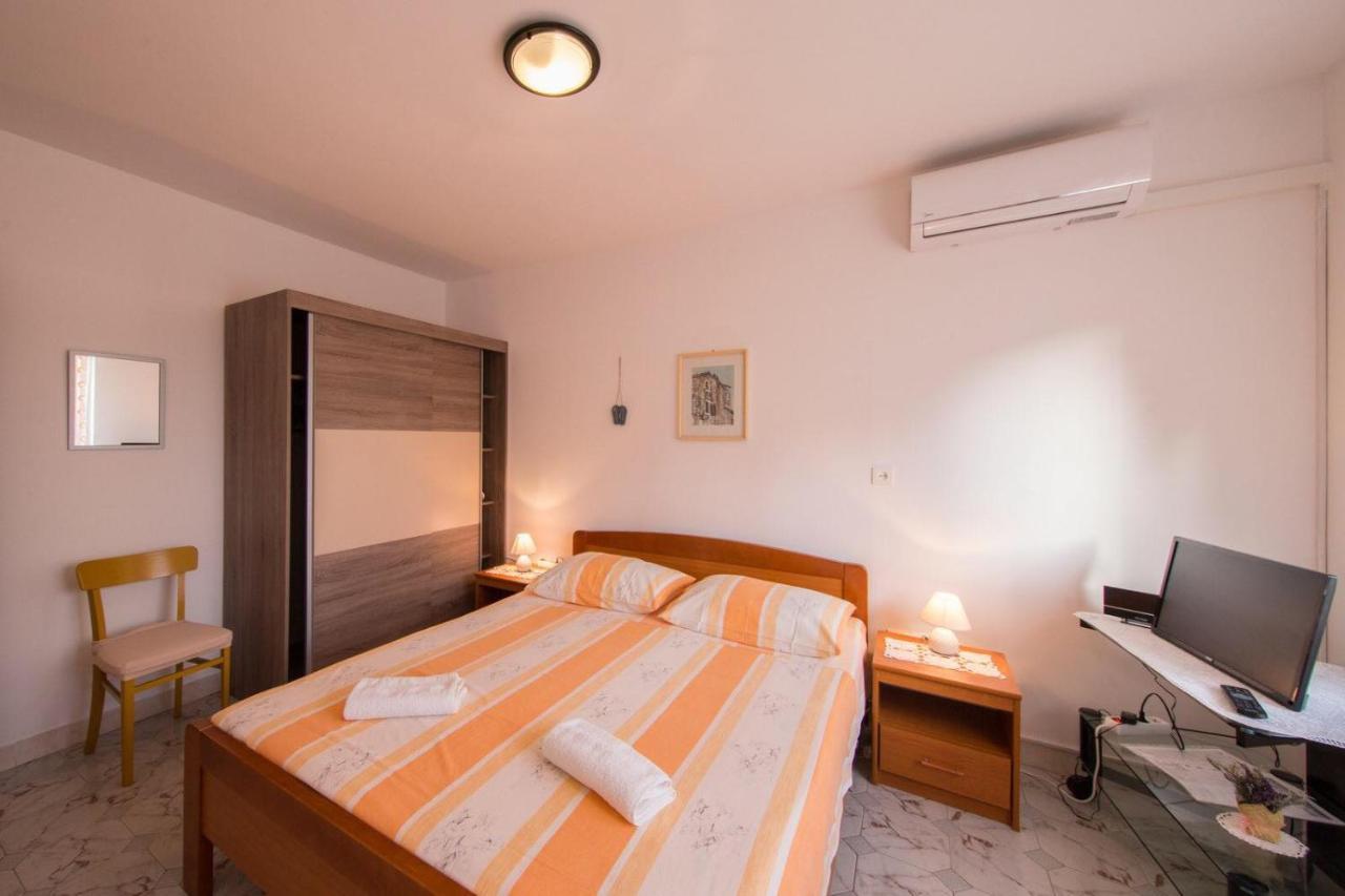 Apartmani Katija Komiza Luaran gambar