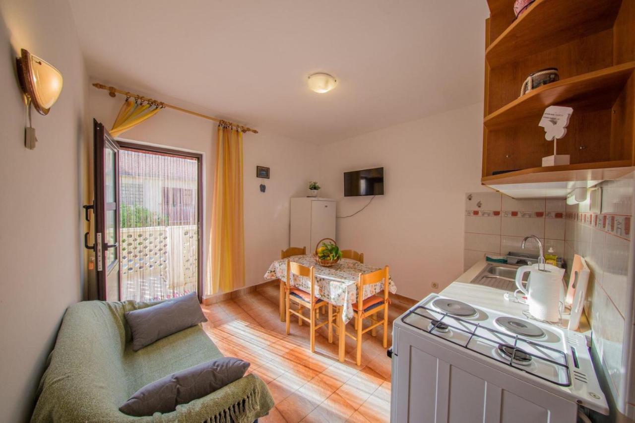 Apartmani Katija Komiza Luaran gambar