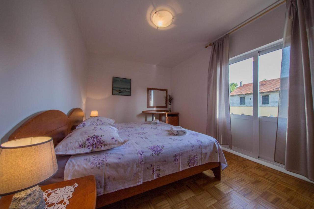 Apartmani Katija Komiza Luaran gambar