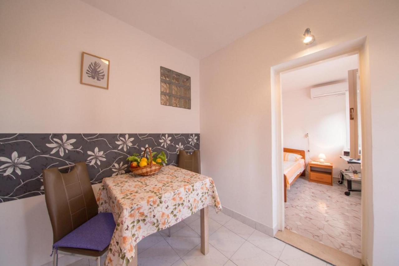 Apartmani Katija Komiza Luaran gambar