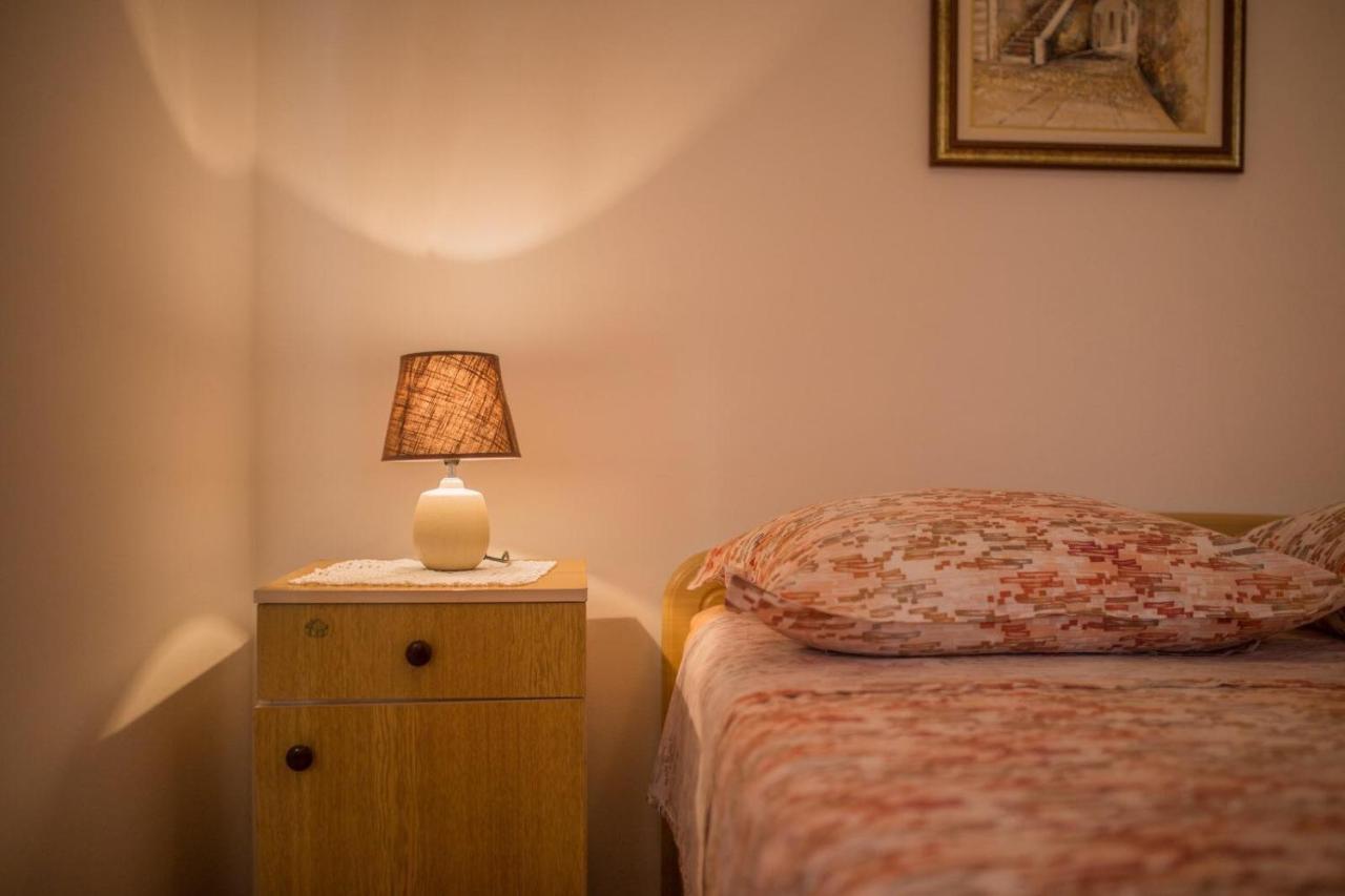 Apartmani Katija Komiza Luaran gambar